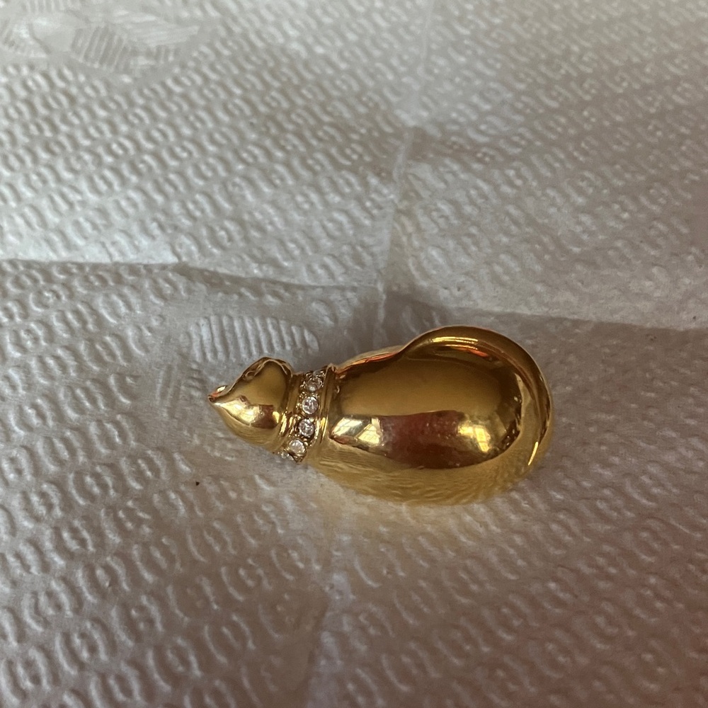 Chic Gold-Tone Cat Brooch